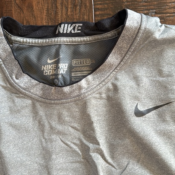 ☘️4 Compression/Fitted Workout Tops - Picture 9 of 10